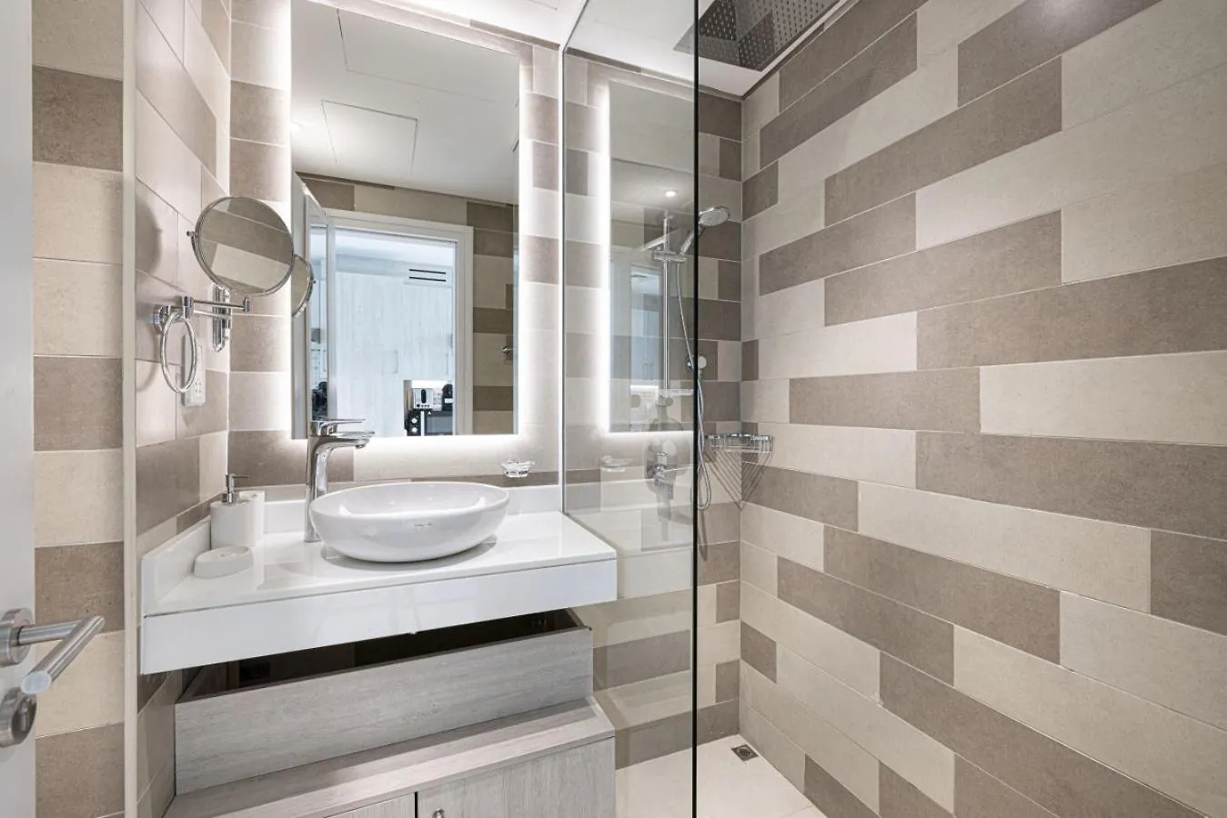 Seven Palm Apartment With Private Beach Access And Infinity Pool Dubai