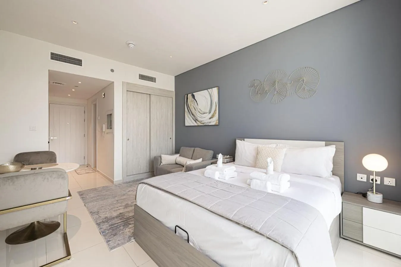 Seven Palm Apartment With Private Beach Access And Infinity Pool Dubai