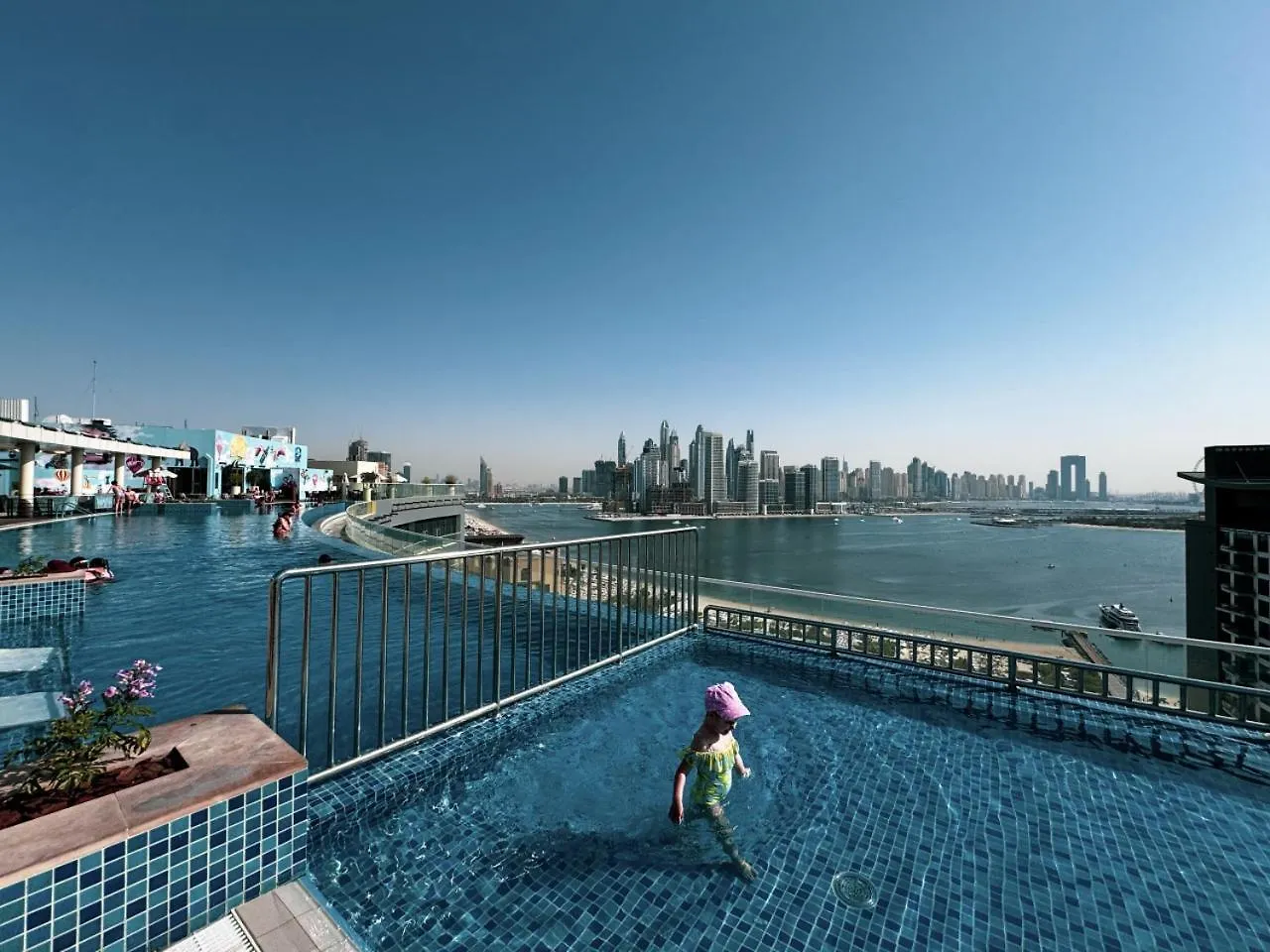 Seven Palm Apartment With Private Beach Access And Infinity Pool Dubai